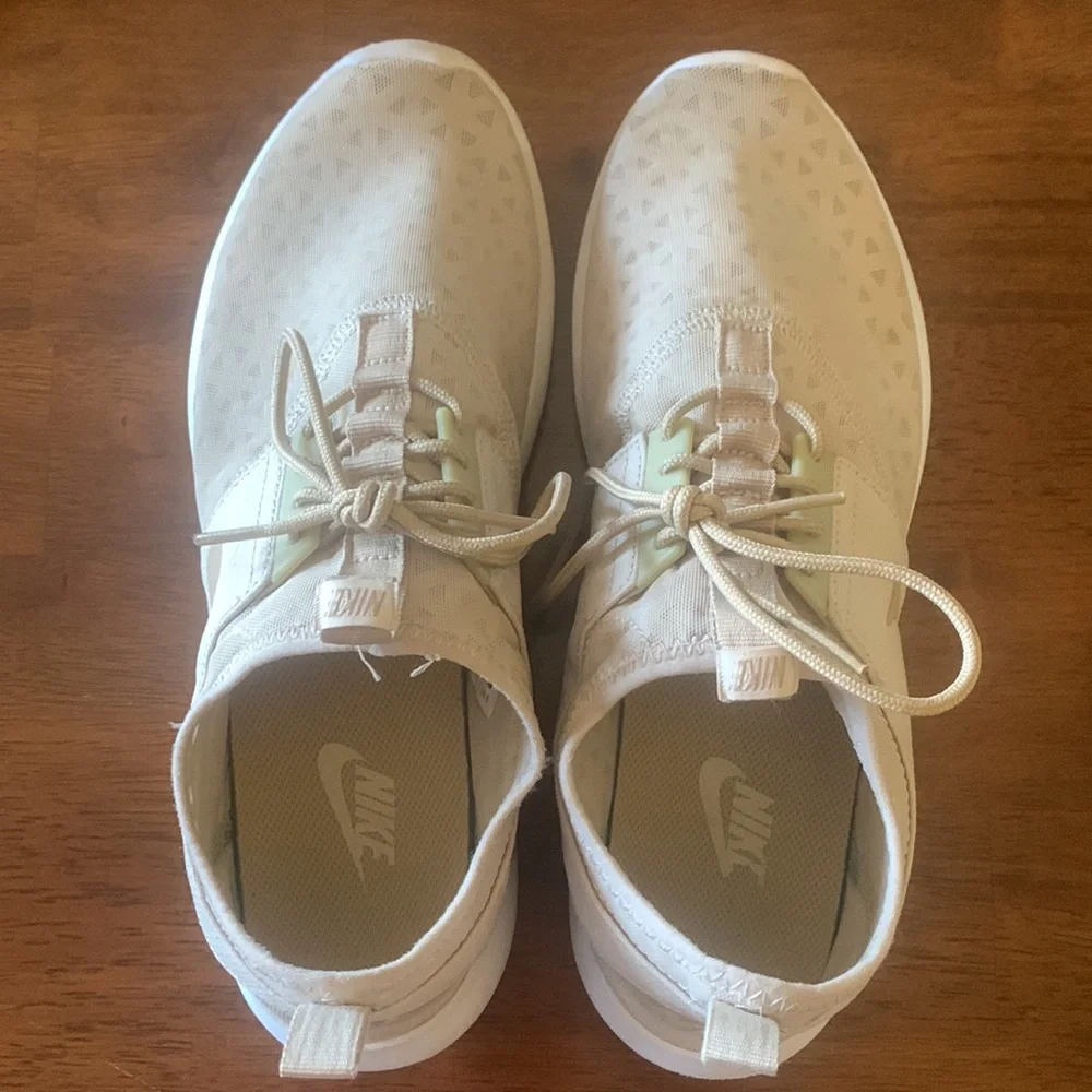 NIKE RUNNING SHOES WOMENS SIZE 9.5 IVORY CREAM COLOR HARD TO FIND